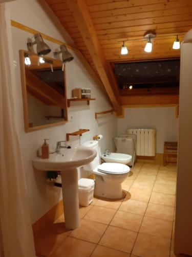 a bathroom with a sink and a toilet at El Mirador de la Sierra in Benaocaz