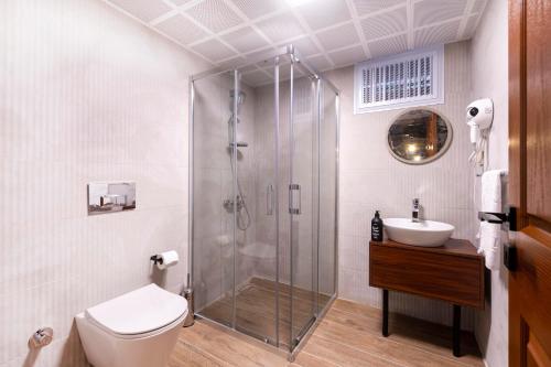 A bathroom at Casa Maria Hotel