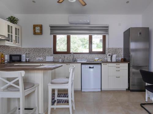 Foto sihtkohas Pendakomo asuva majutusasutuse SUNNY CAPTAINS HOUSE with a pool galeriist