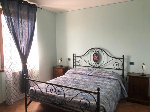 a bedroom with a bed and a window at Casa Vacanze Vecchio Frantoio Residenza Moraiolo in Spoleto