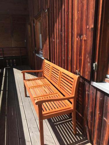 a wooden bench sitting on the side of a building at Ferienwohnungen Rössle in Stiefenhofen