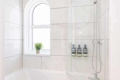 Koupelna v ubytování Westview Cottage bikes/chef/hot tub