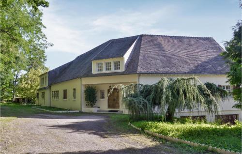 Amazing home in Vierzon with WiFi and 7 Bedrooms