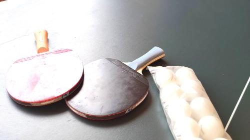 a close up of a metal spatula and a knife at Villa Granada Motril in Motril