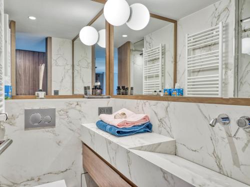 Kúpeľňa v ubytovaní Appartement 3 pièces confortable avec balcon, parking et WiFi - Megève Rochebrune - FR-1-453-294