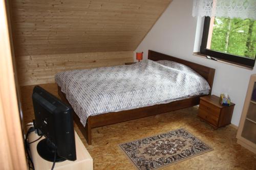 Postel nebo postele na pokoji v ubytování Chata na řece Sázavě