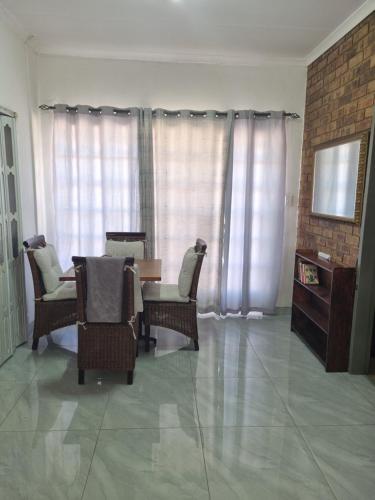 Pam's apartment – Photos 2