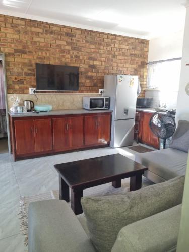 Pam's apartment – Photos 5