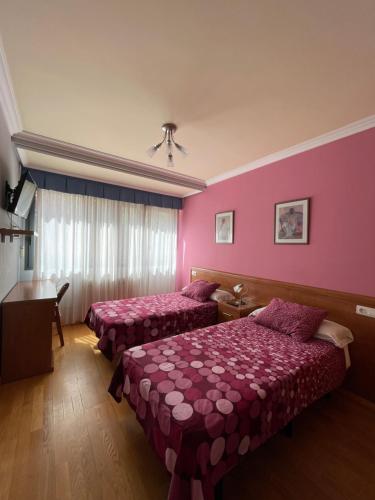 Cama o camas de una habitación en Hostal Santiago 2