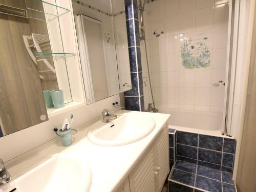 Phòng tắm tại Appartement Saint-Brevin-les-Pins, 3 pièces, 4 personnes - FR-1-364-65