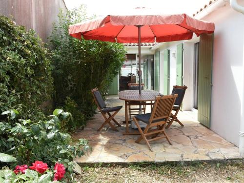 Fotografie z fotogalerie ubytování Maison à Ars-en-Ré près du port, terrasse ombragée, WiFi, ménage inclus - FR-1-434-8 v destinaci Ars-en-Ré