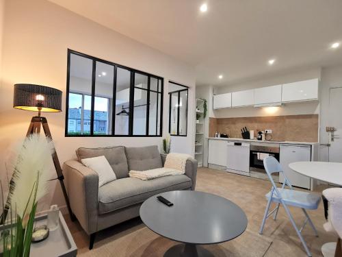 a living room with a couch and a table at Appartement T2 Cocooning, Secteur Doutre in Angers
