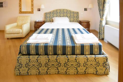 a bedroom with a bed and a chair at Domus Stella Maris - Casa per Ferie in Ancona