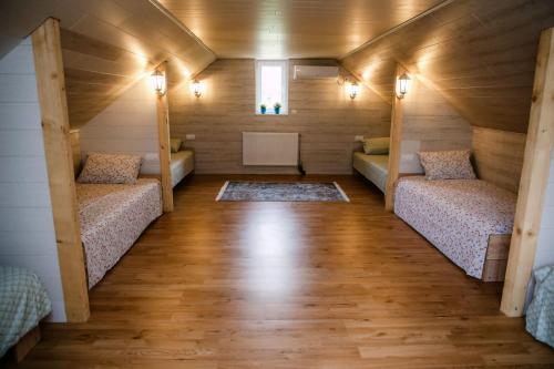 a room with two beds in a tiny house at Kućerak Sofija in Čortanovci