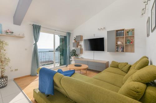 Apartment by the sea