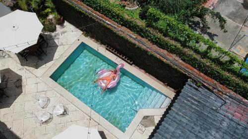 an overhead view of a swimming pool with a rubber duck in it at Casi Casa in Antigua Guatemala