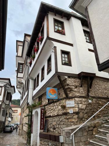 Patche Residence - A Wine Cellar Hideaway in the Historic Home of Revolutionary Metodi Patche