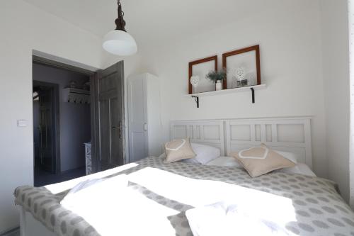 Una cama o camas en una habitación de NA KRÁSNÉ VYHLÍDCE