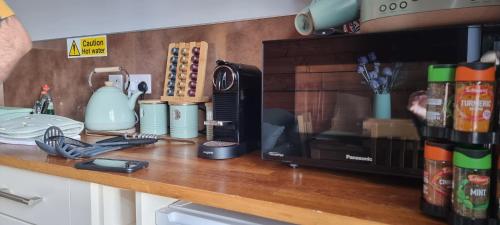 a kitchen counter top with a microwave and a stove at Nadurra But and Ben - Where the Ordinary Becomes Extraordinary in Fort William