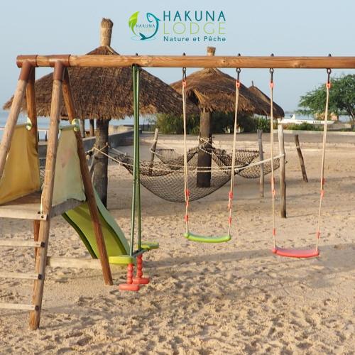 Zona de juegos infantil en Campement Hakuna Lodge