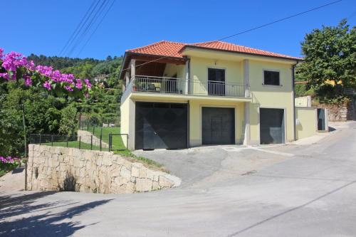 Casa dos Henriques Gerês by Gerês Casas