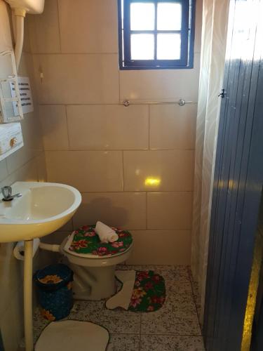 a bathroom with a toilet and a sink at Pouso da Meire in Tiradentes