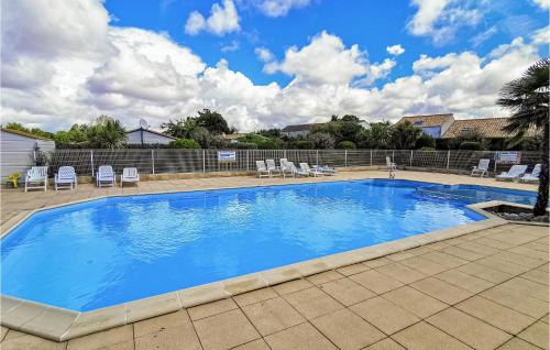 Stunning Home In L'aiguillon-Sur-Vie