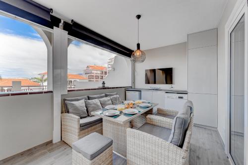 Heated Pool Stylish 3 Bedrm Apartment Los Cristianos