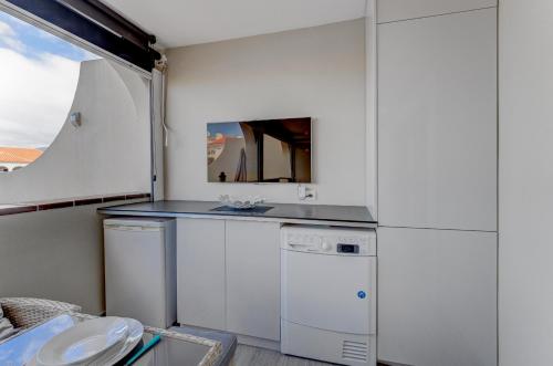 Fotografie z fotogalerie ubytování Heated Pool Stylish 3 Bedrm Apartment Los Cristianos v destinaci Los Cristianos