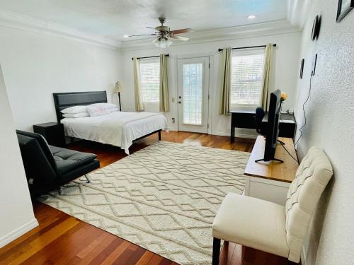 a bedroom with a bed and a tv and a couch at 2 Bedroom Apartment in Auburndale
