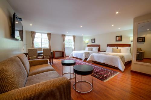 Postel nebo postele na pokoji v ubytování Hotel Portón Bogota
