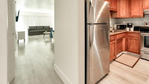 Designer River View Apartmentsにあるキッチンまたは簡易キッチン