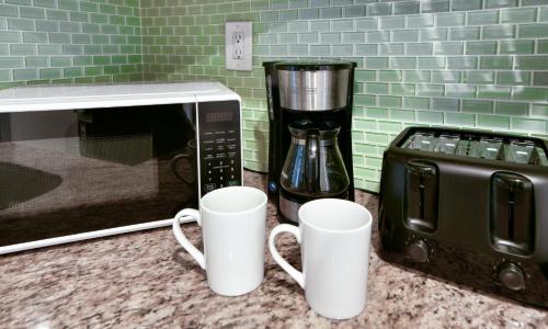 Designer River View Apartmentsにあるコーヒーまたはお茶