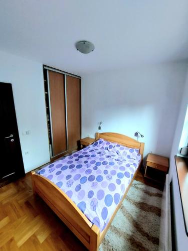 Postel nebo postele na pokoji v ubytování Goran Apartment
