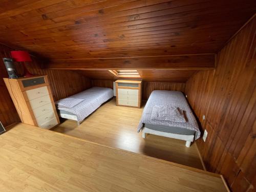 an overhead view of a room with two beds at Agréable appartement dans une maison in Saint-Denis