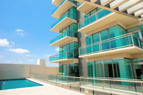 a building with a swimming pool in front of it at Terra Residencial in Veracruz