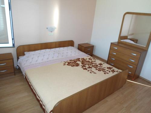 Apartments with parking space Mundanije, Rab - 12242
