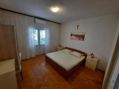 Apartments with parking space Makarska - 12211