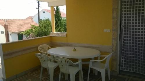 Φωτογραφία από το άλμπουμ του Apartments with a parking space Murter - 12299 σε Μούρτερ