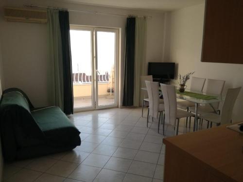 Apartments with a parking space Podgora, Makarska - 12306