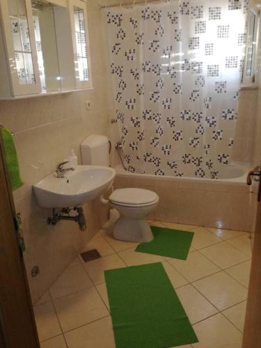 Apartments with a parking space Podgora, Makarska - 12306