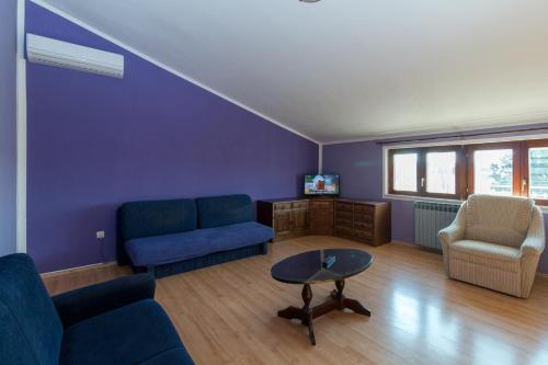 Apartments with a parking space Kastel Kambelovac, Kastela - 12369