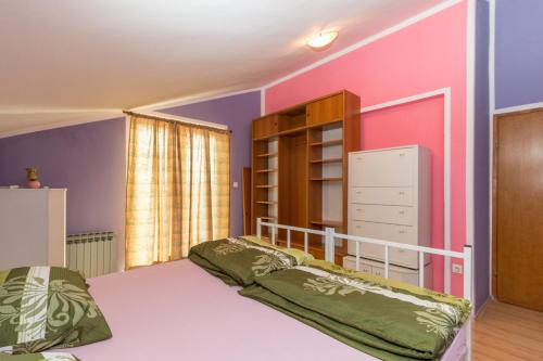 Apartments with a parking space Kastel Kambelovac, Kastela - 12369