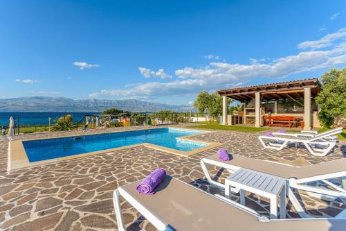 Seaside luxury villa with a swimming pool Supetar, Brac - 12371