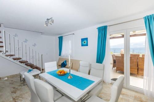 Seaside luxury villa with a swimming pool Supetar, Brac - 12371
