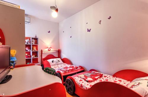 Family friendly apartments with a swimming pool Okrug Gornji, Ciovo - 12377