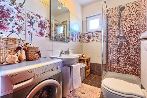 Family friendly apartments with a swimming pool Okrug Gornji, Ciovo - 12377