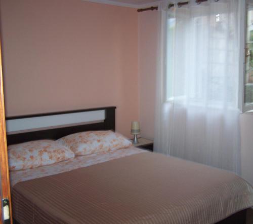 Apartments with parking space Korcula - 12385