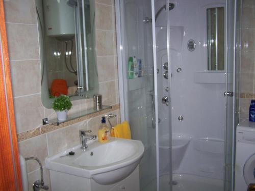 Apartments with parking space Korcula - 12385