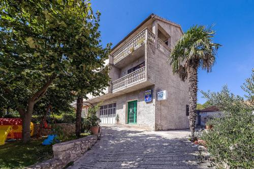 Family friendly seaside apartments Zaton, Krka - 12416